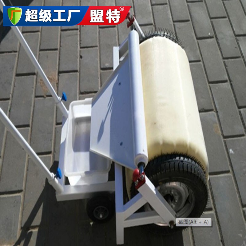 體育場地吸水車